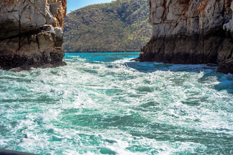 Horizontal falls close up_